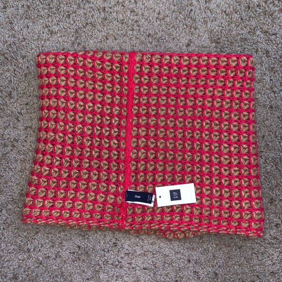 SOLD Gap | Chunky Knit Two Toned Scarf - Picture 2 of 4